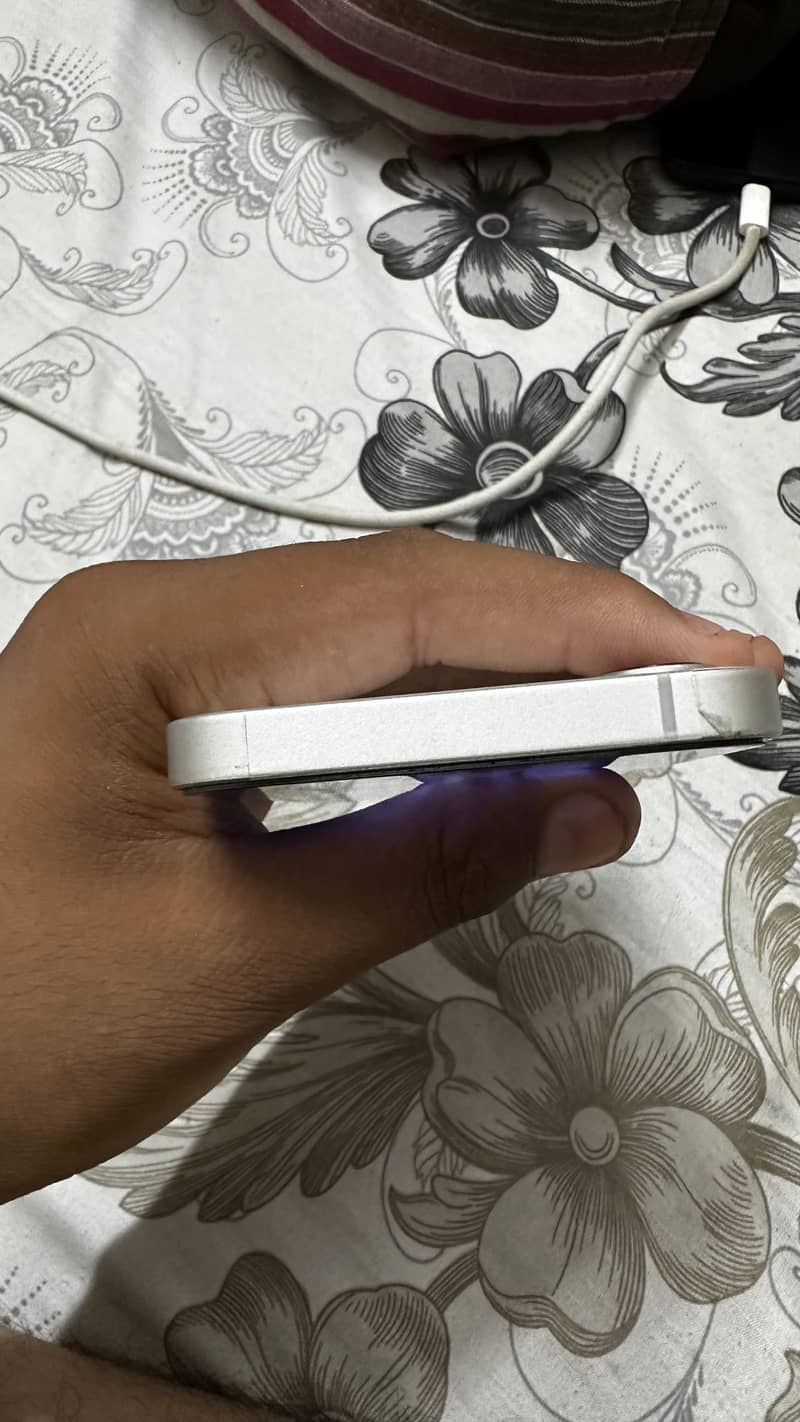 Apple iPhone 16e jv 5