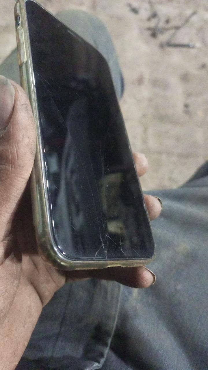 Apple iPhone 11 3