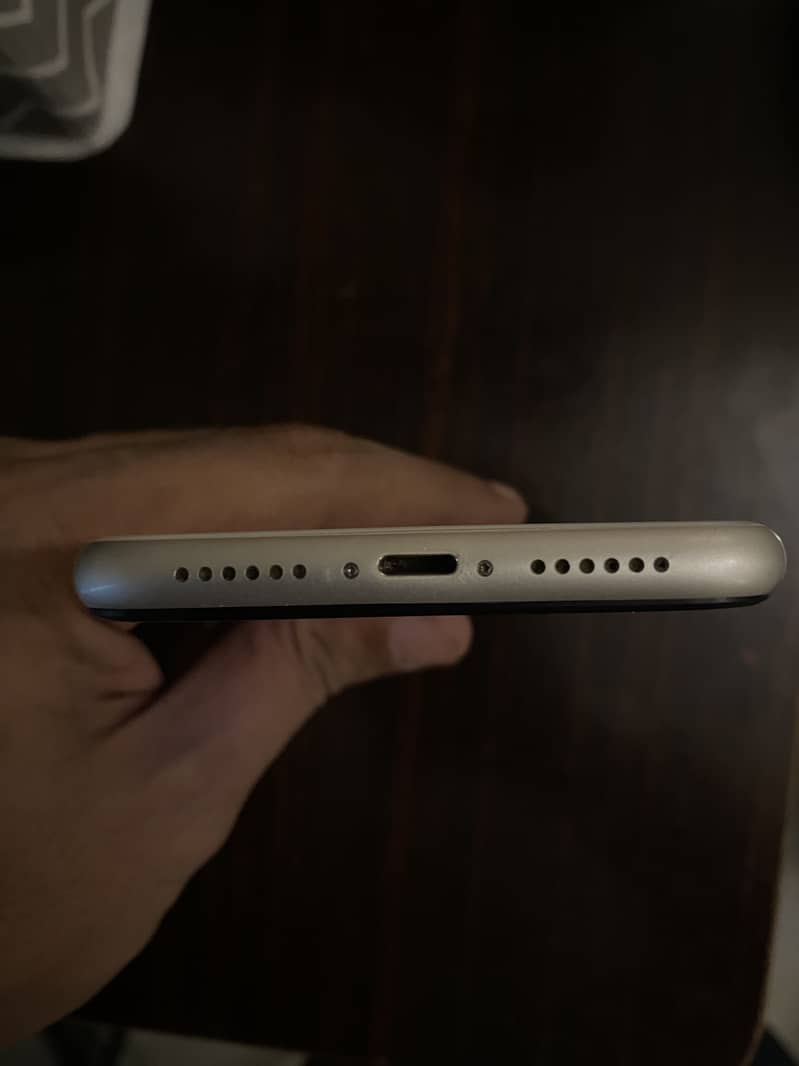 Apple iPhone 11 3