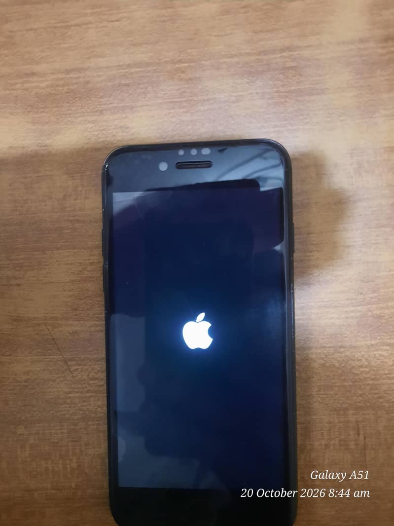 Apple iPhone 7 0