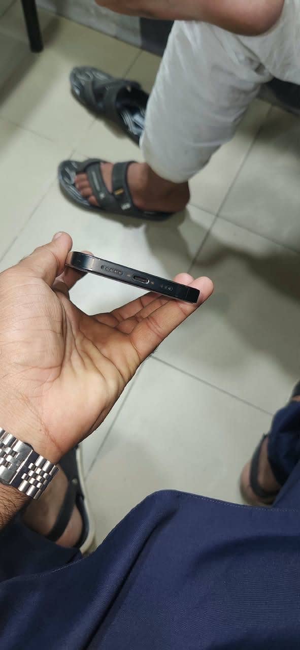 Apple iPhone 13 2