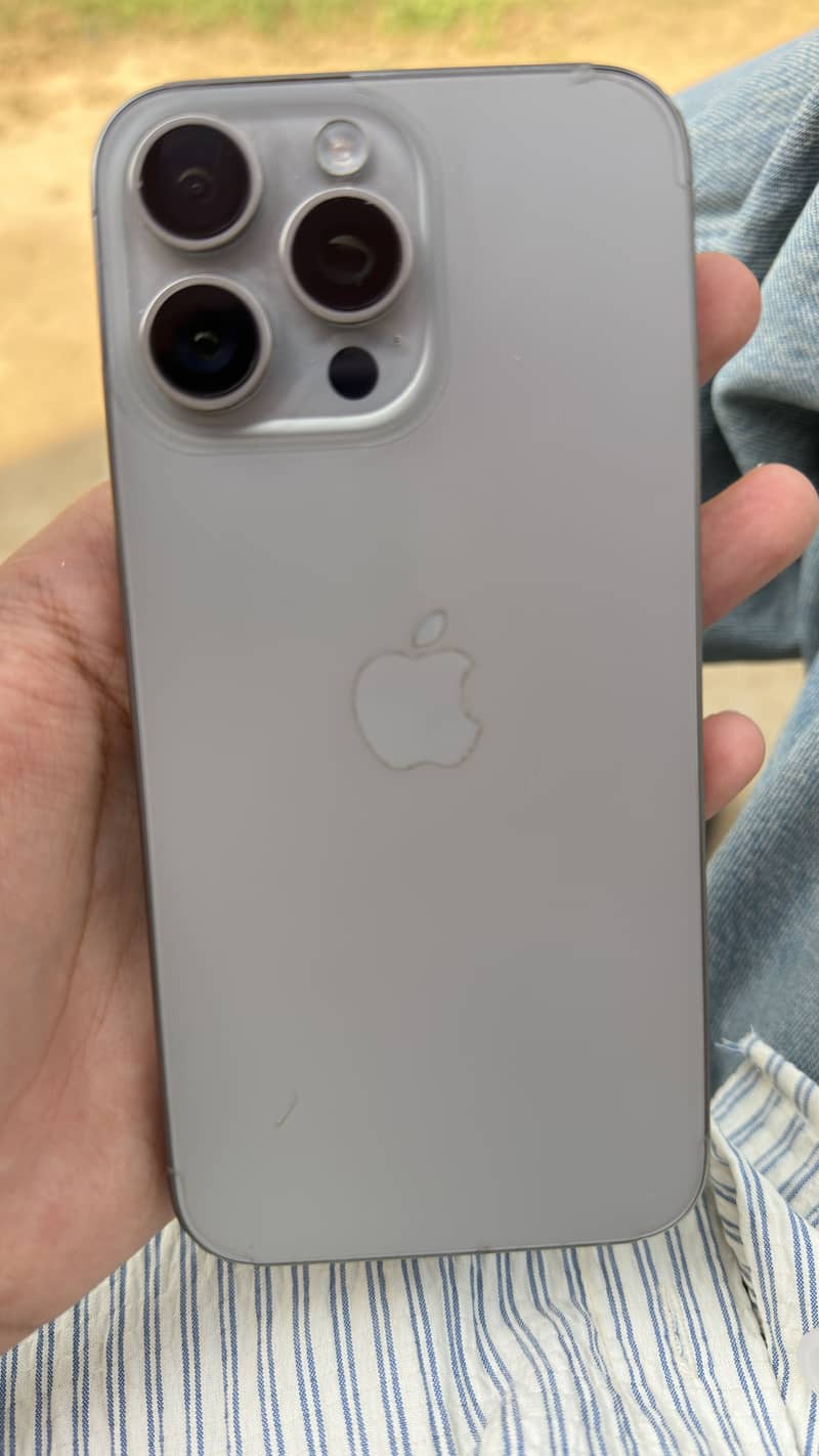 Apple iPhone 15 Pro Max 0