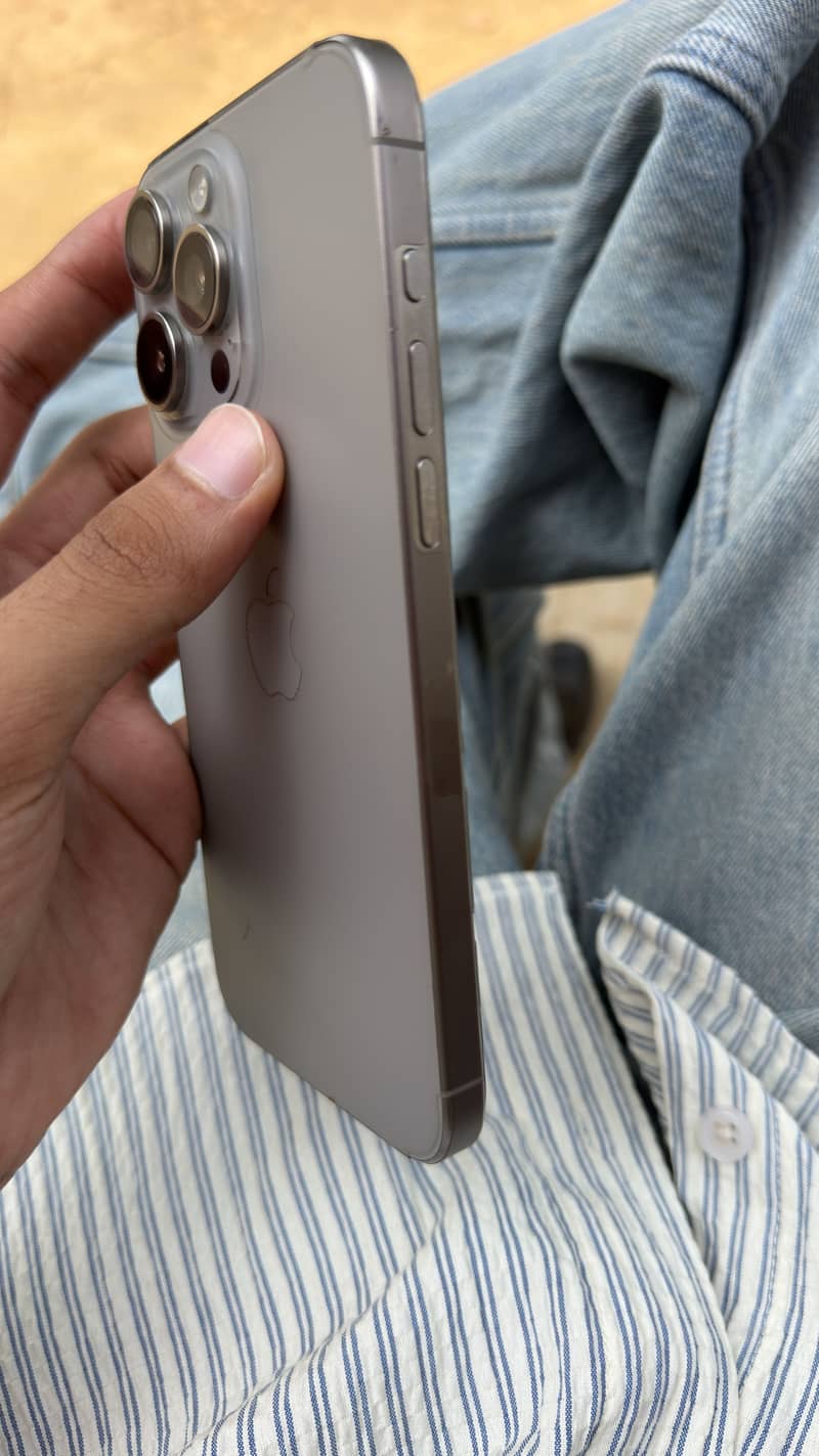 Apple iPhone 15 Pro Max 1