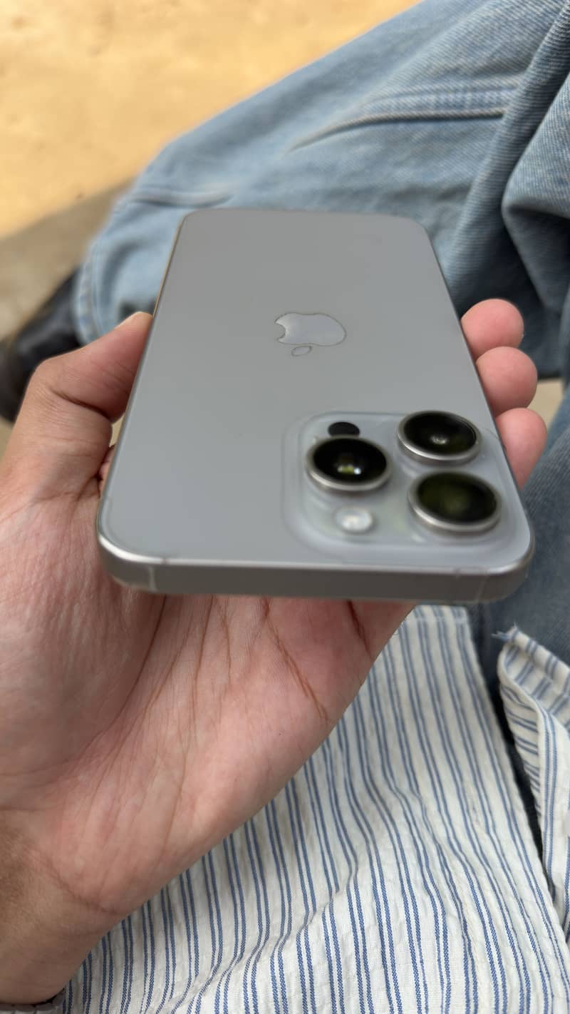 Apple iPhone 15 Pro Max 4