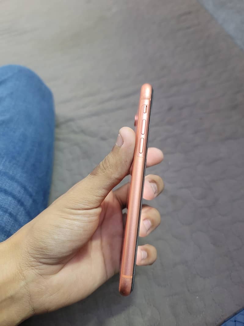 Apple iPhone XR 4