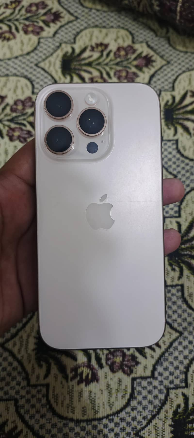 Apple iPhone 16 Pro 0