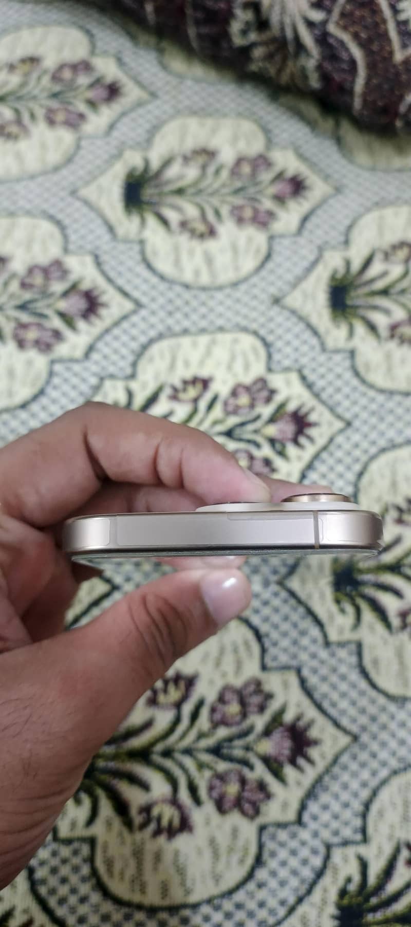 Apple iPhone 16 Pro 2