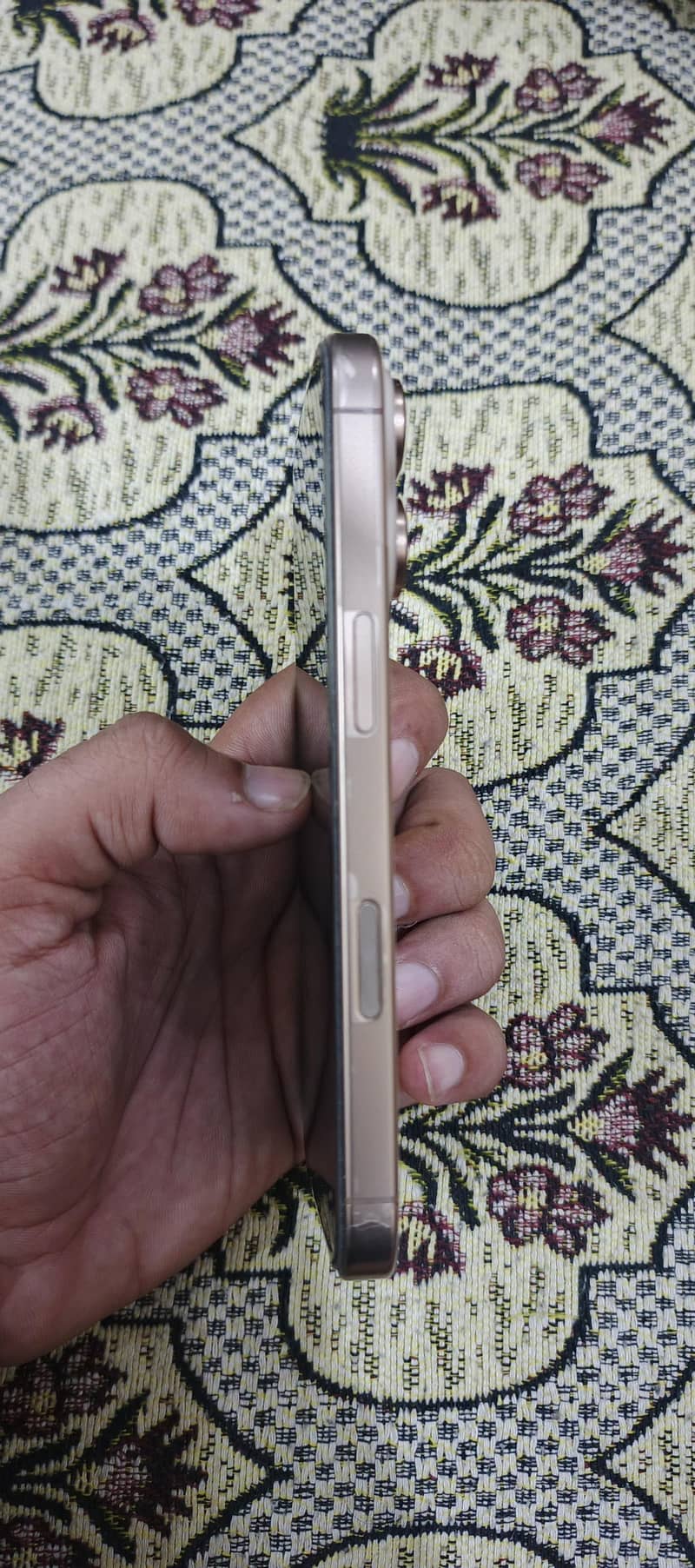 Apple iPhone 16 Pro 4
