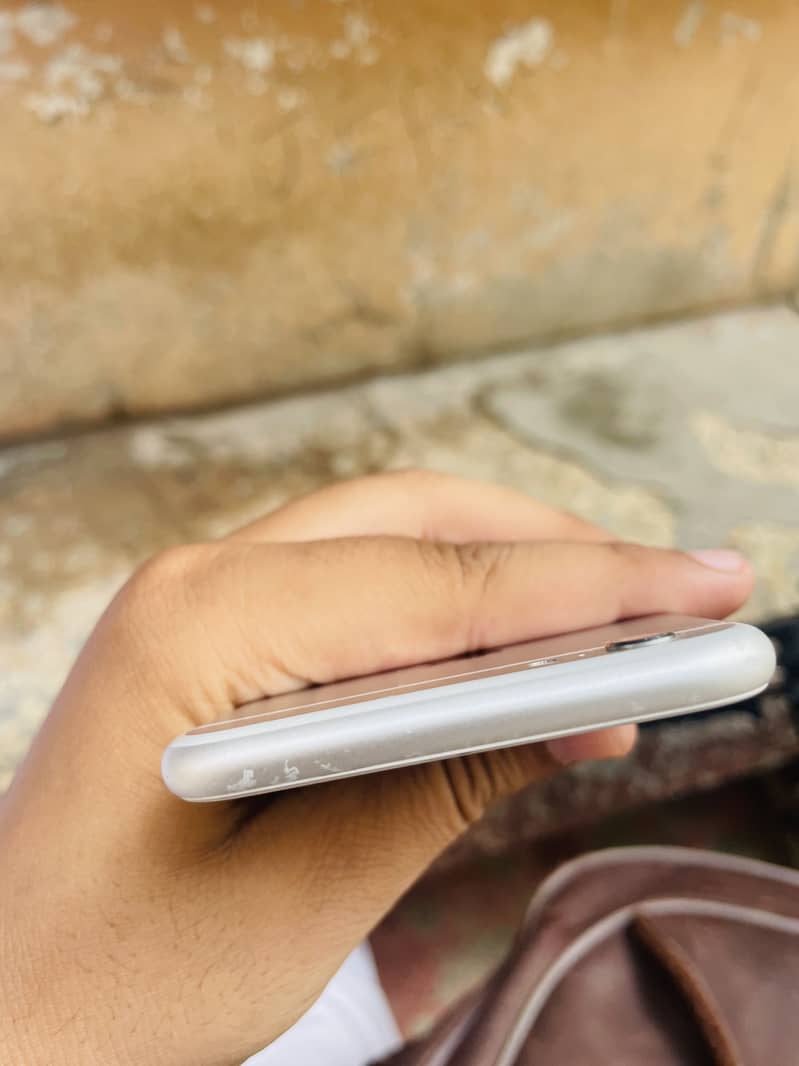 Apple iPhone 6S 1
