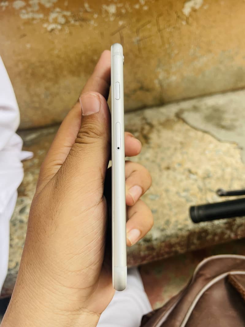 Apple iPhone 6S 4