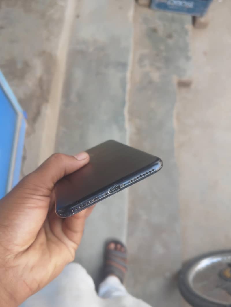Apple iPhone 7 Plus 5