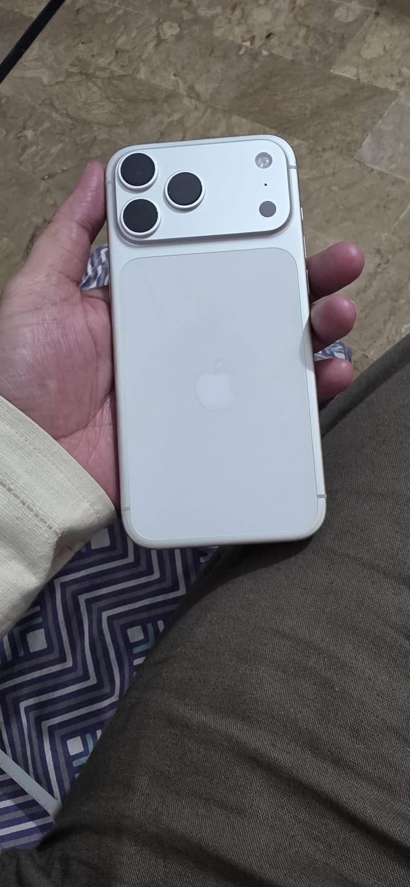 Apple iPhone 17 Pro Max 1