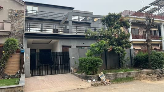 I-8 Triple Storey House For Rent.