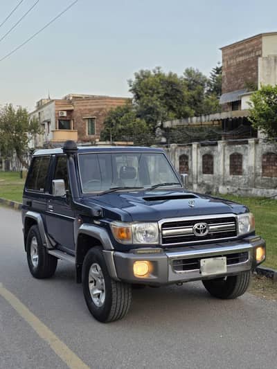 Toyota Land Cruiser JMR ( HZJ 71) 2004