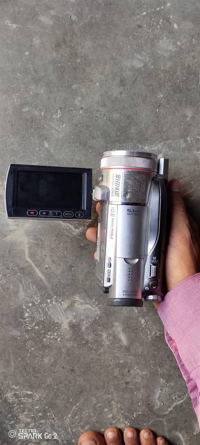 Panasonic Video Camera 10.6 MP Leica Lens with Charger & Battery