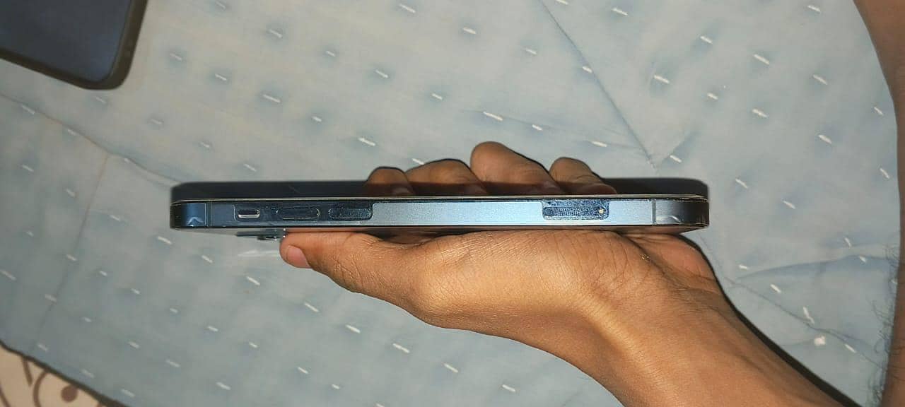 Apple iPhone 12 1