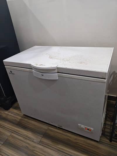Dawlance deep freezer almost new