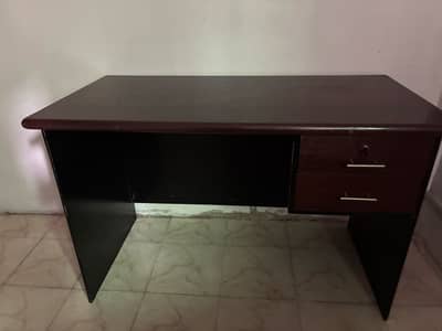 Office table for sale condition 10/9