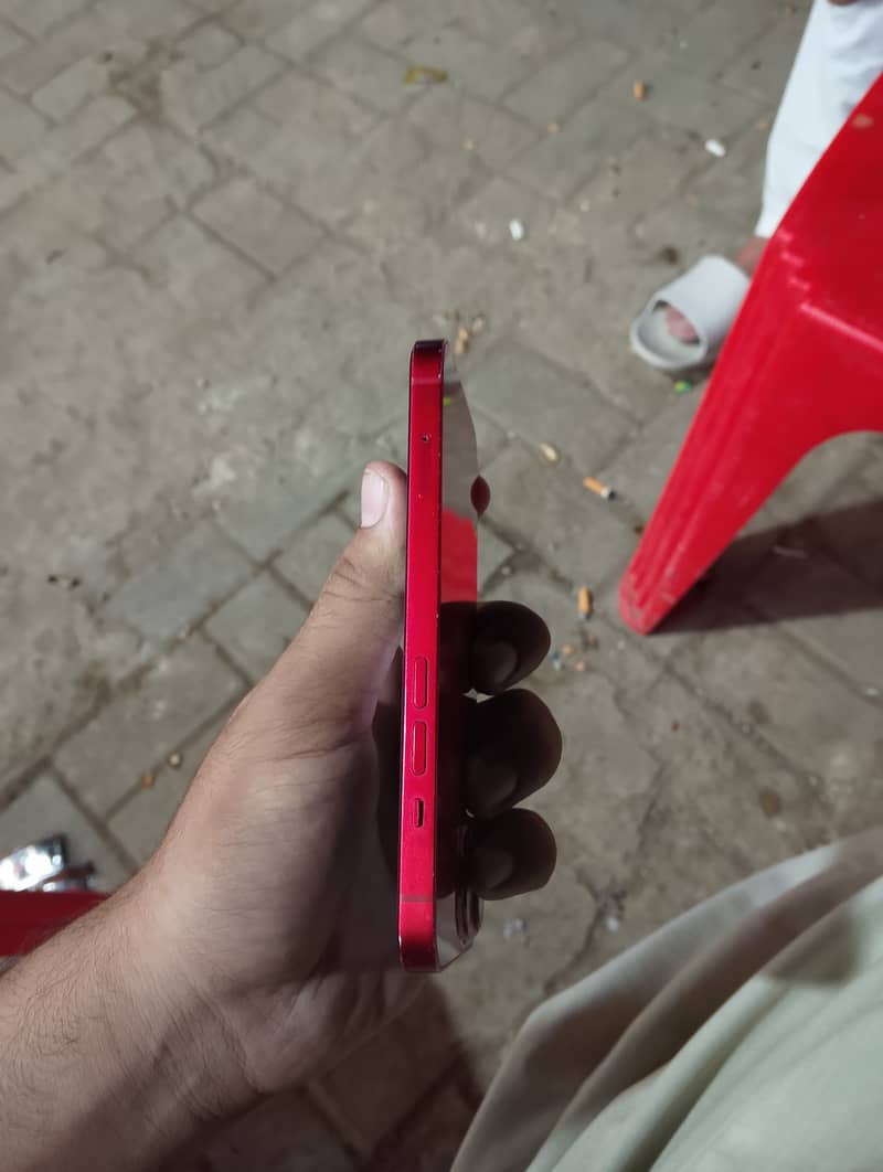 Apple iPhone 13 5