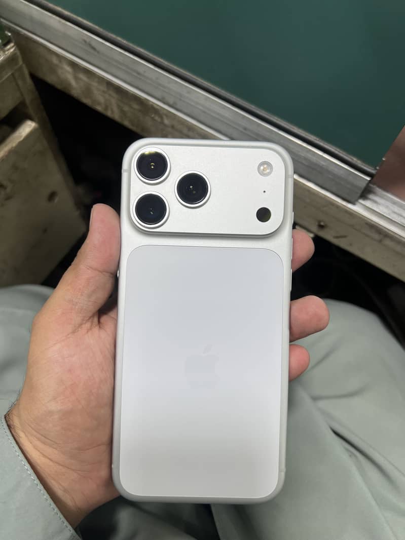 Apple iPhone 17 Pro Max 0