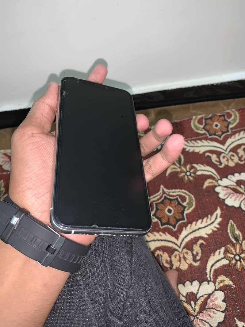 Apple iPhone 11 Pro 2