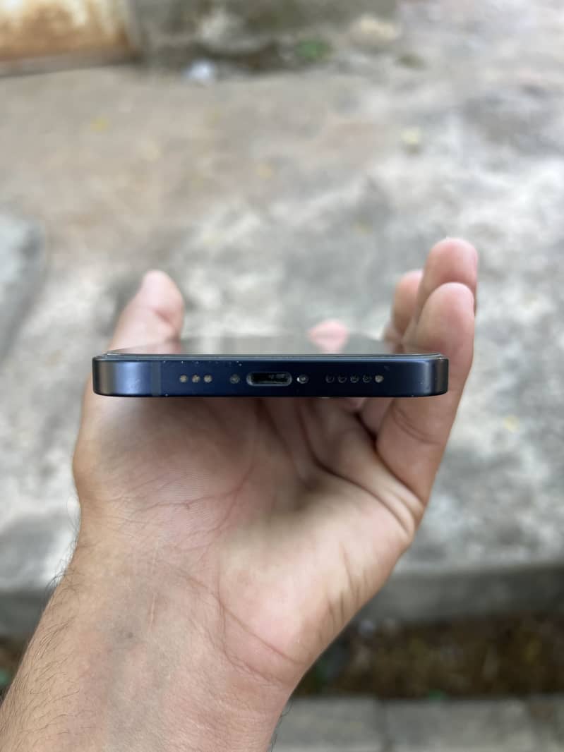 Apple iPhone 12 3
