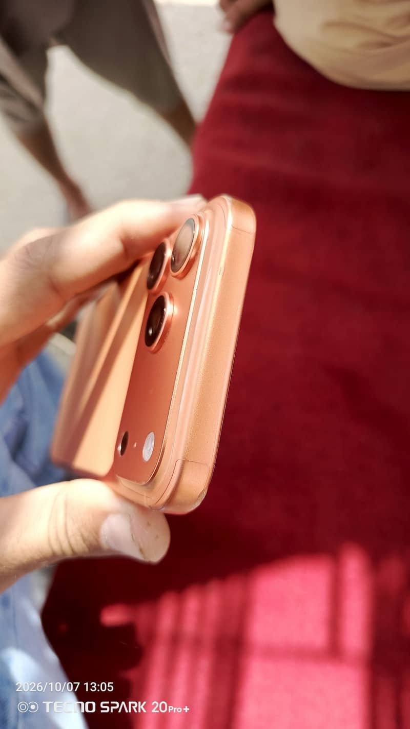 Apple iPhone 17 Pro Max 4