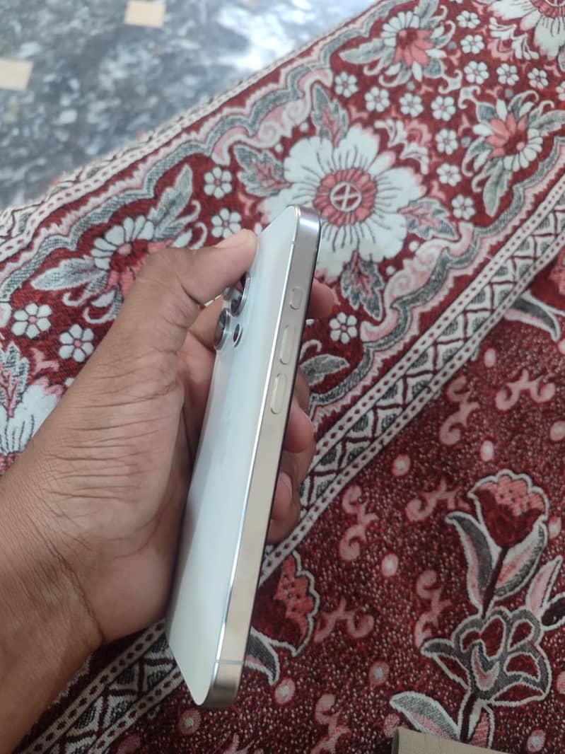Apple iPhone 15 Pro 4