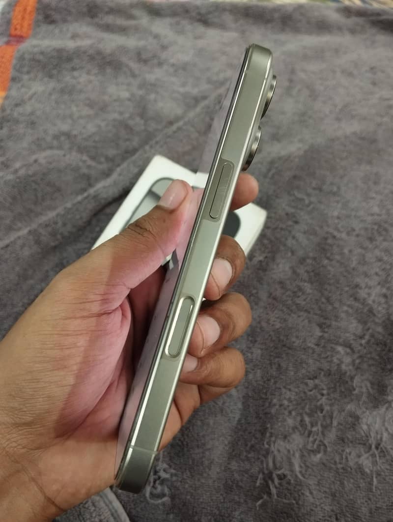 Apple iPhone 16 Pro 5
