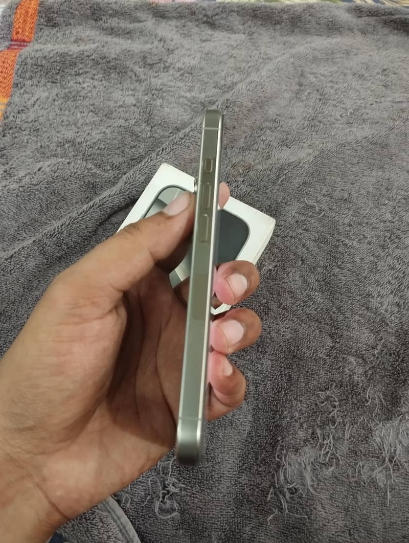 Apple iPhone 16 Pro 7