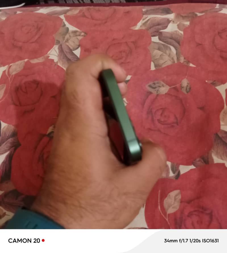 Apple iPhone 13 4