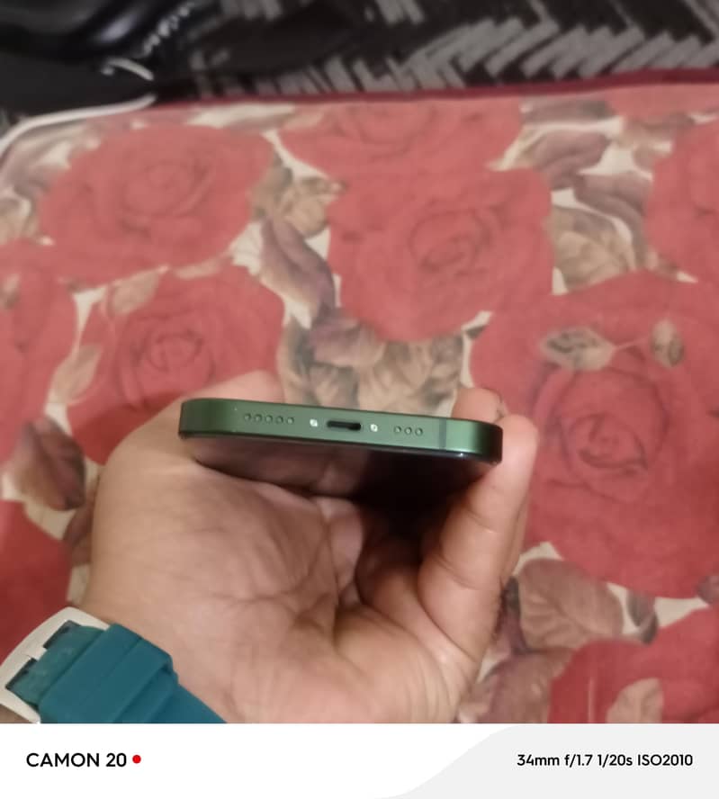 Apple iPhone 13 5