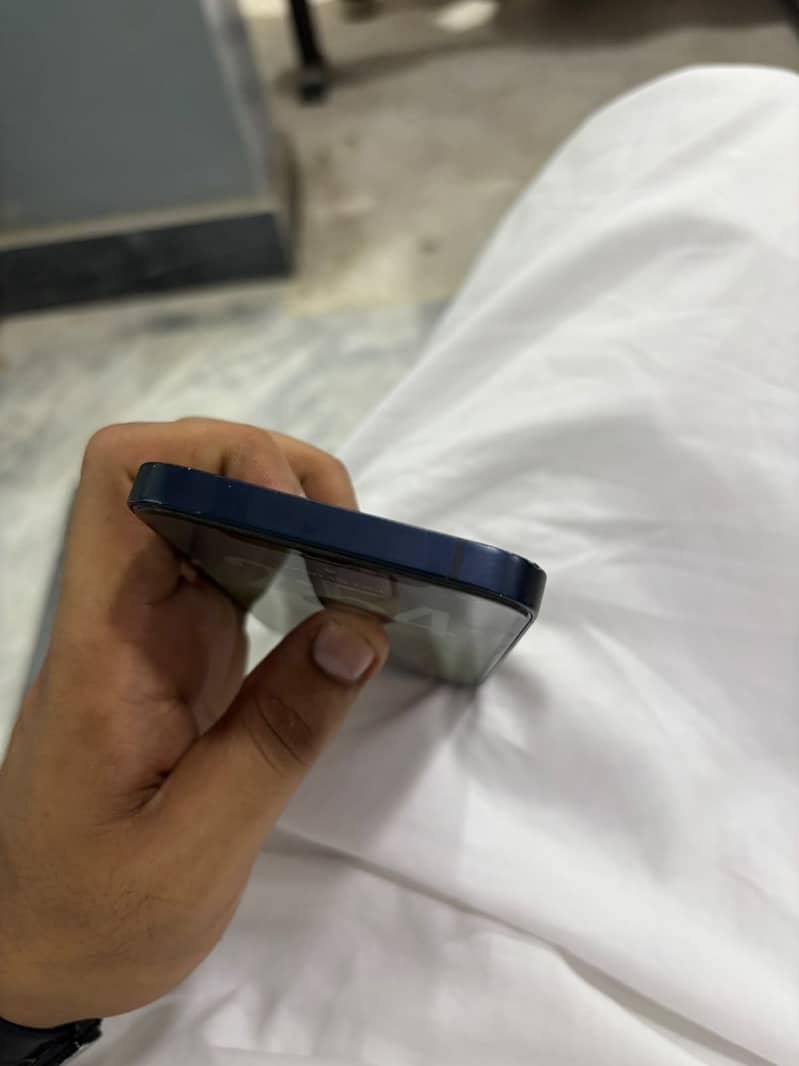 Apple iPhone 12 3