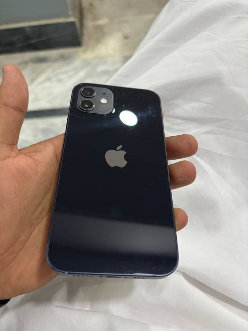 Apple iPhone 12 4