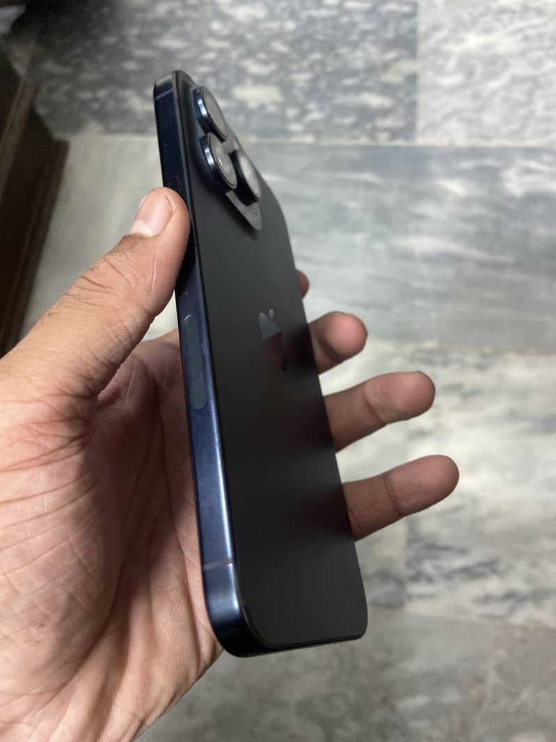 Apple iPhone 15 Pro Max 1