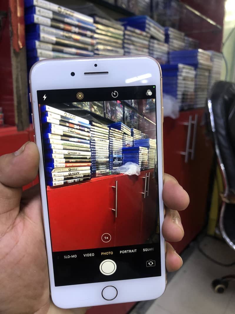 Apple iPhone 8 Plus 1