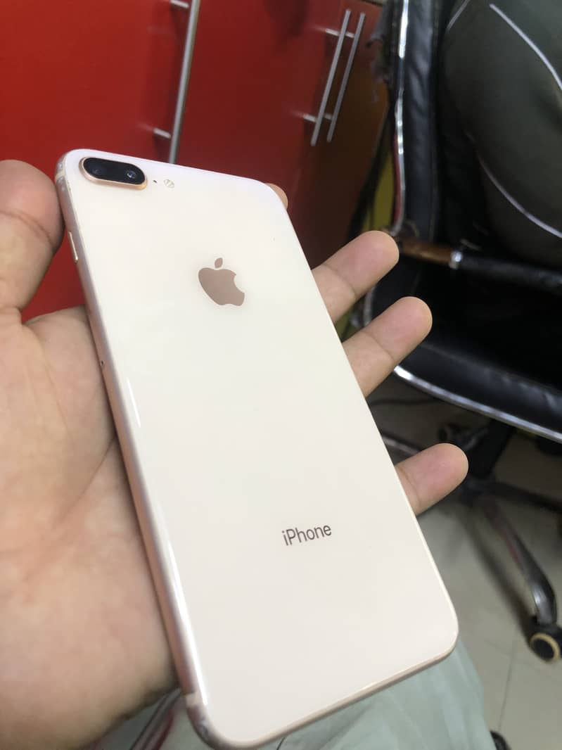 Apple iPhone 8 Plus 3