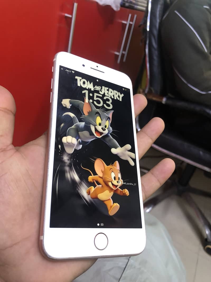 Apple iPhone 8 Plus 4