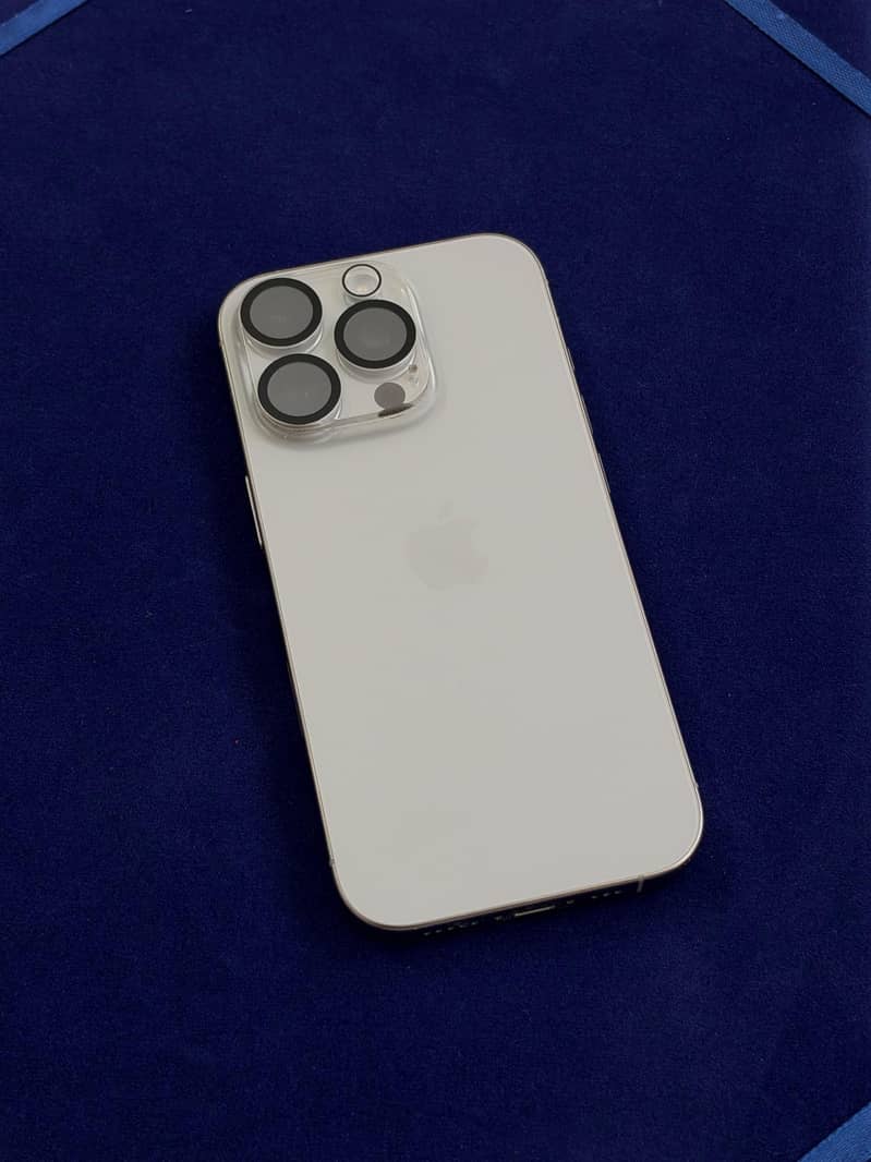 Apple iPhone 16 Pro 2