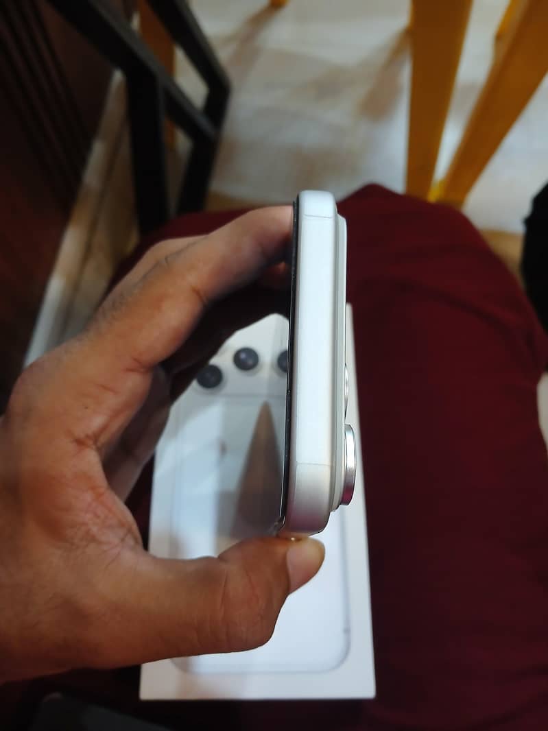 Apple iPhone 17 Pro Max 4