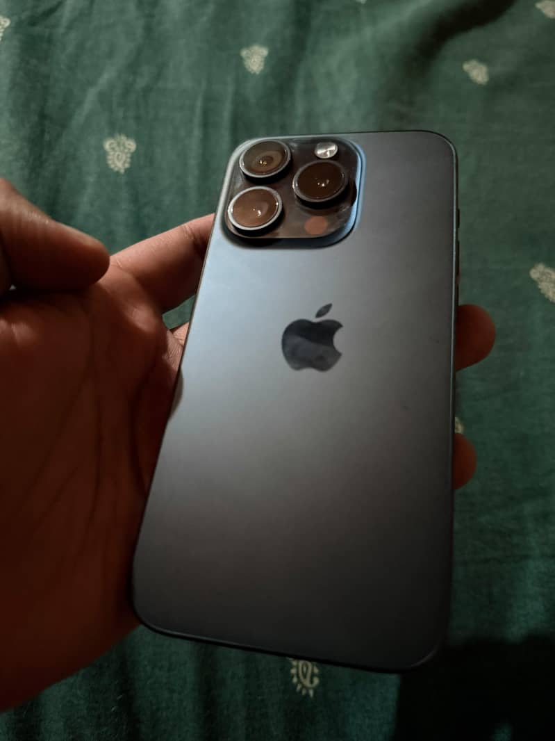 Apple iPhone 15 Pro Max 3