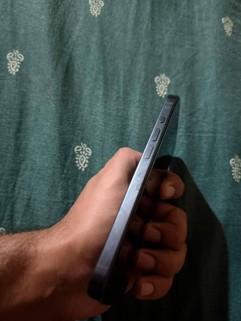 Apple iPhone 15 Pro Max 5
