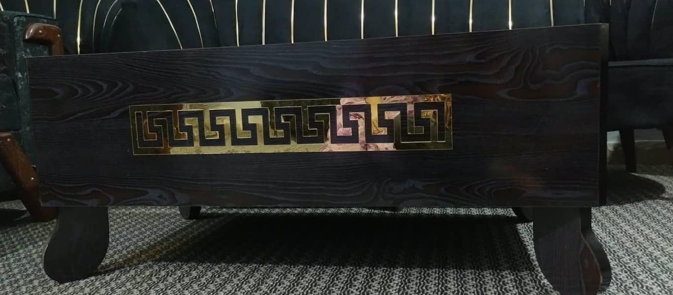 black table 1