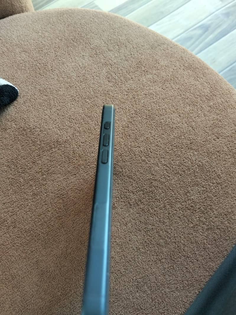 Apple iPhone 16 3