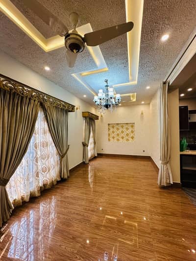 8 Marla Corner House for Sale