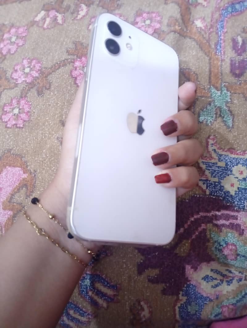 Apple iPhone 12 4