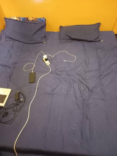 KING SIZE FOAM MATTRESS WITH MATTRESS COVER