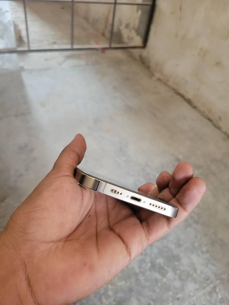 Apple iPhone 14 Pro Max 1
