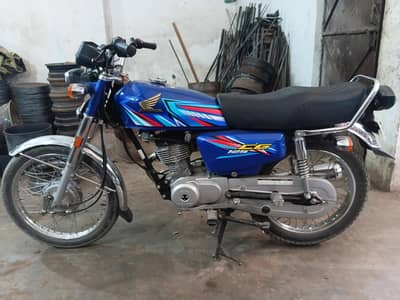 2025 model 125 full ok ha bike 5800km chala ha urgent sale krna ha