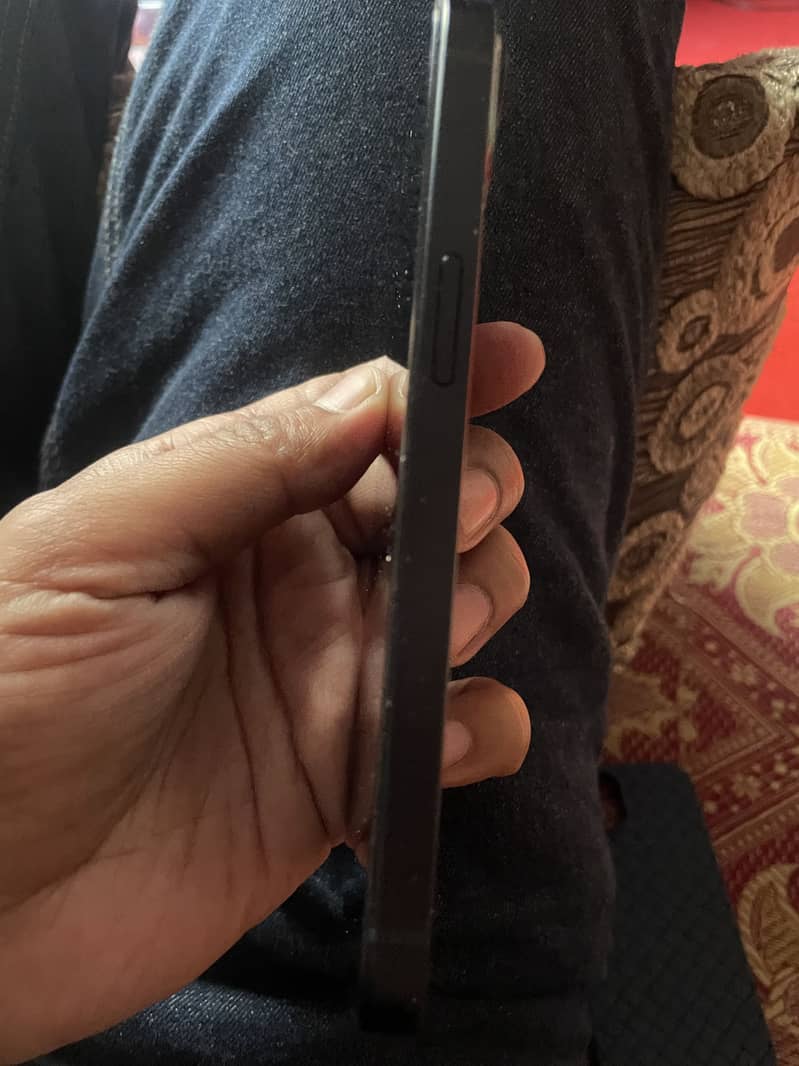 Apple iPhone 13 2